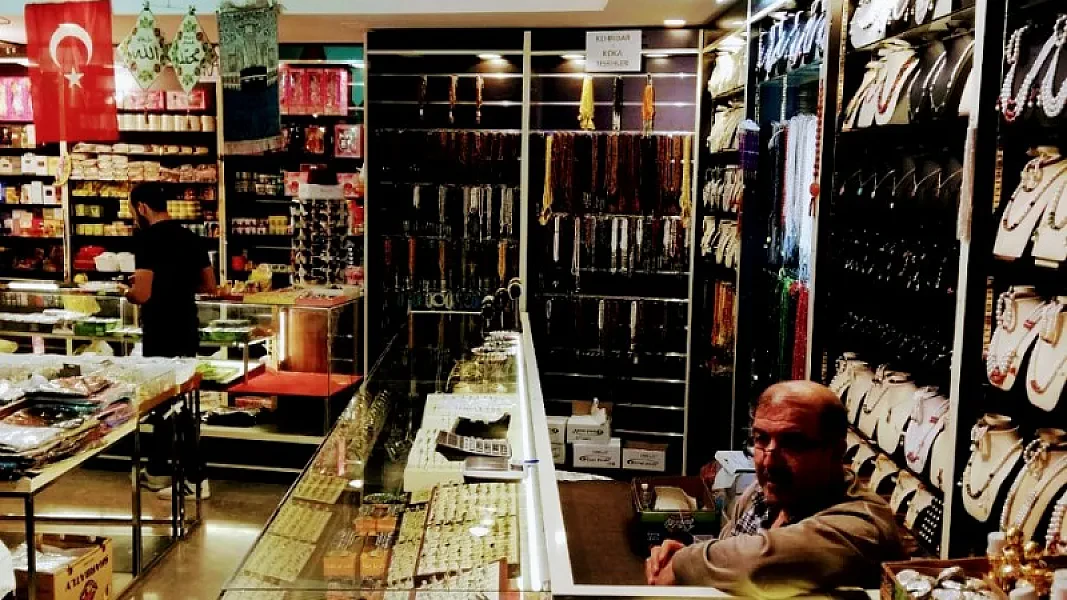 MİRA RAWDAH SERVİSLİ - 5